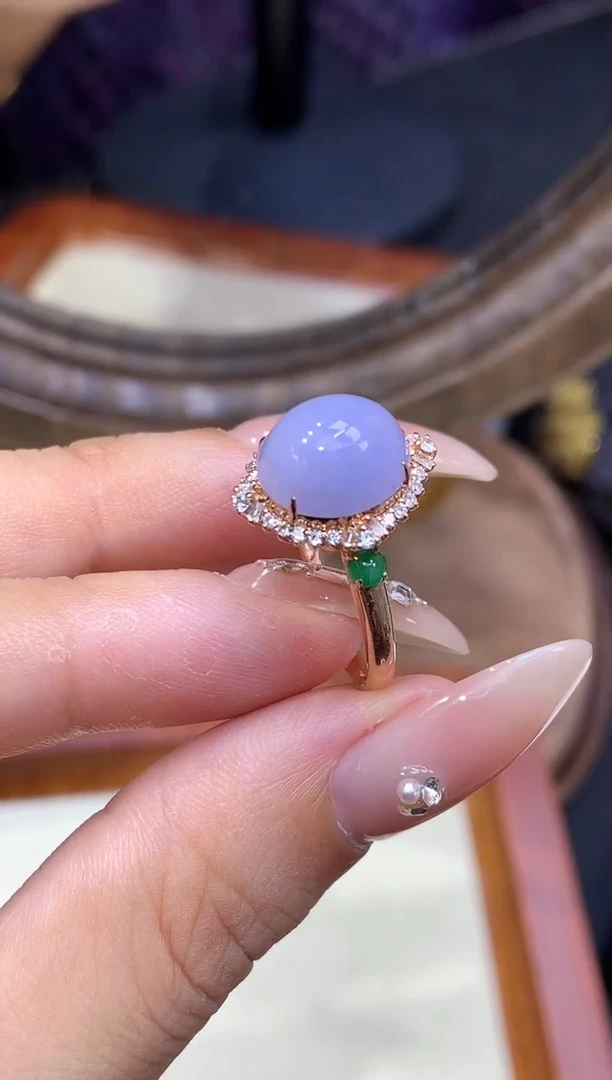 18K金镶嵌挂件翡翠戒指