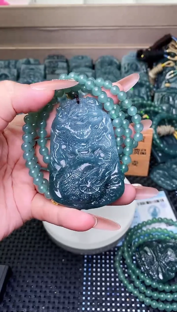 颈饰未镶嵌翡翠