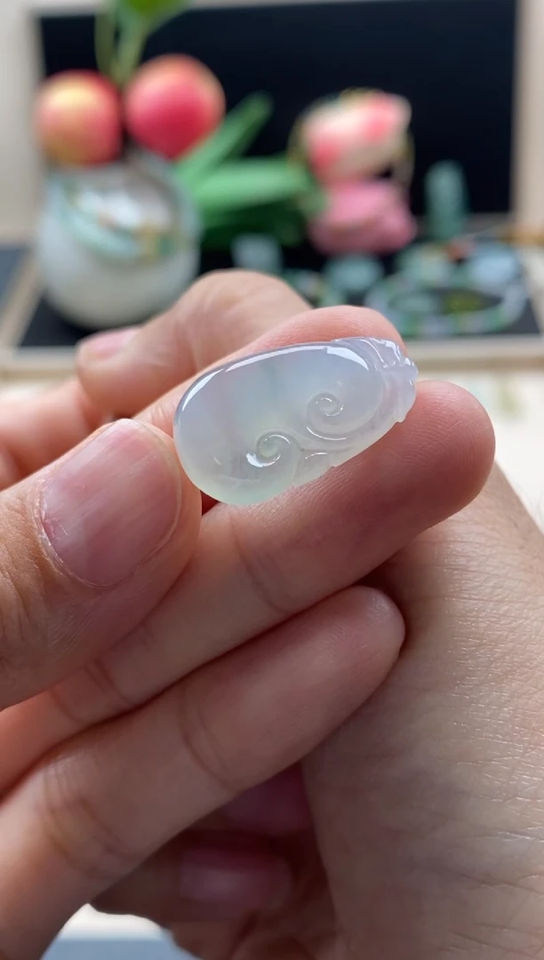 翡翠未镶嵌颈饰翡翠白冰如意