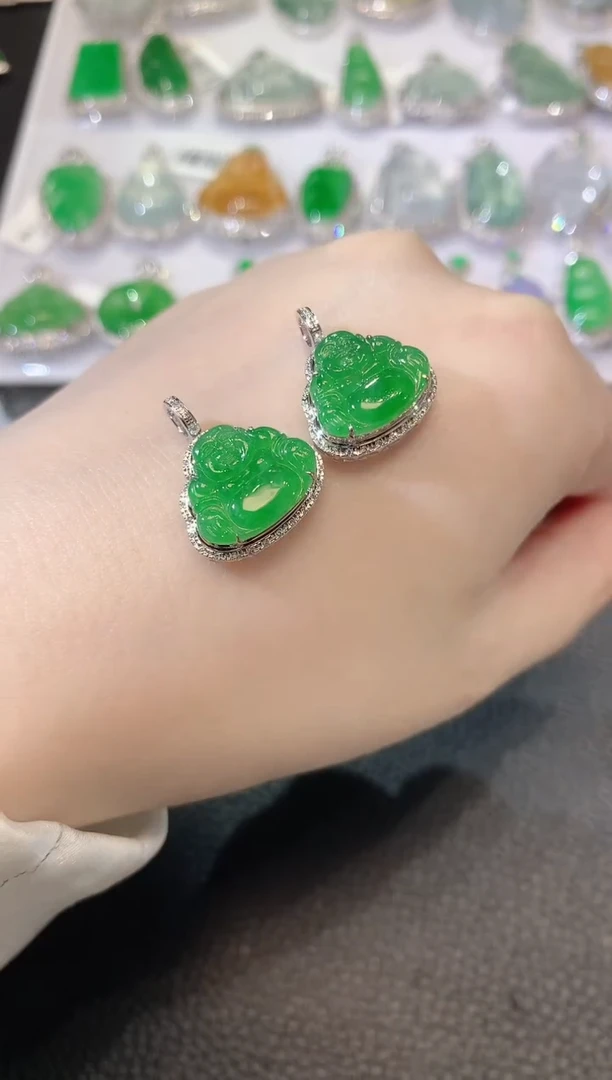 【云中意】-18K金 翡翠佛公吊坠 - 多样性发货一件 bm