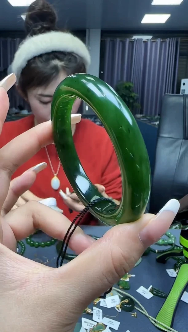 【闪购商品】和田玉手镯未镶嵌59