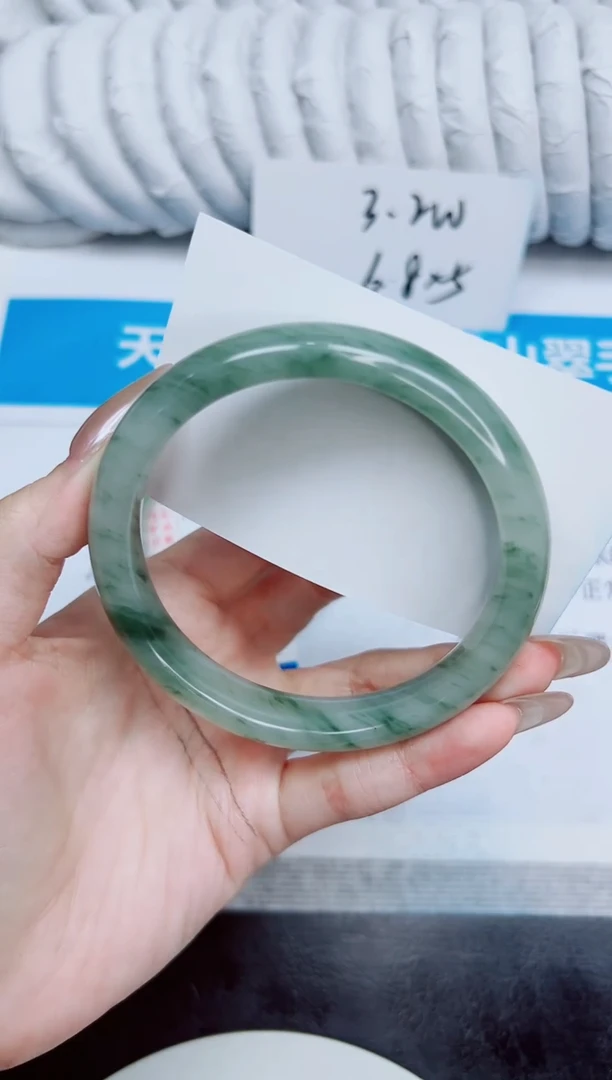 未镶嵌手镯石英质玉235/65
