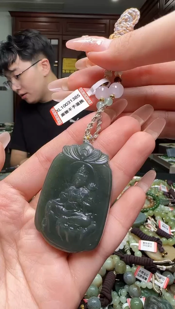 颈饰未镶嵌和田玉多样性发一