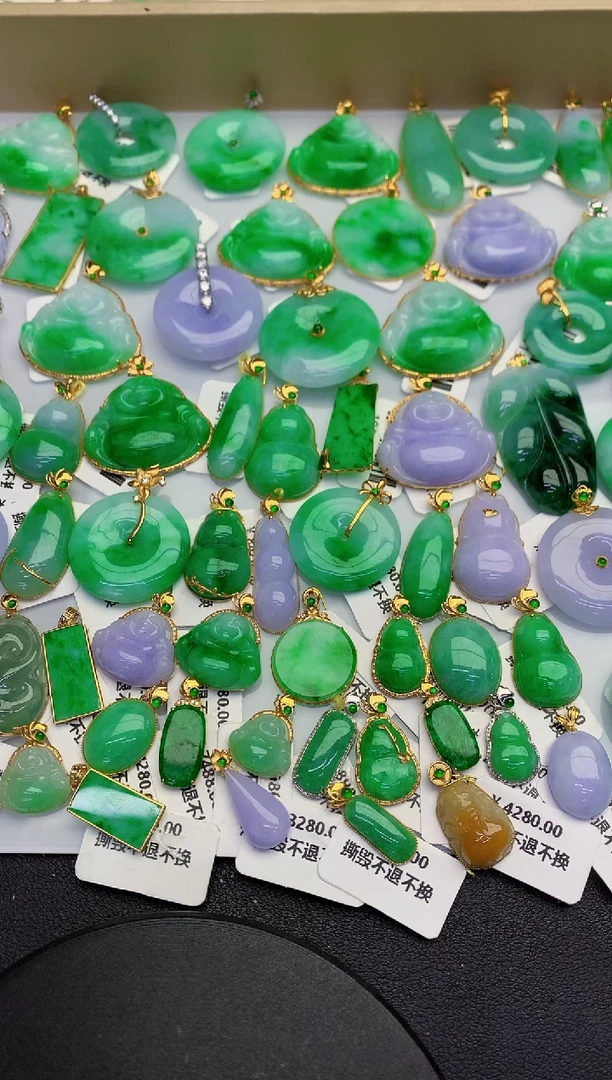 颈饰18K金镶嵌翡翠缅甸天然翡翠A货