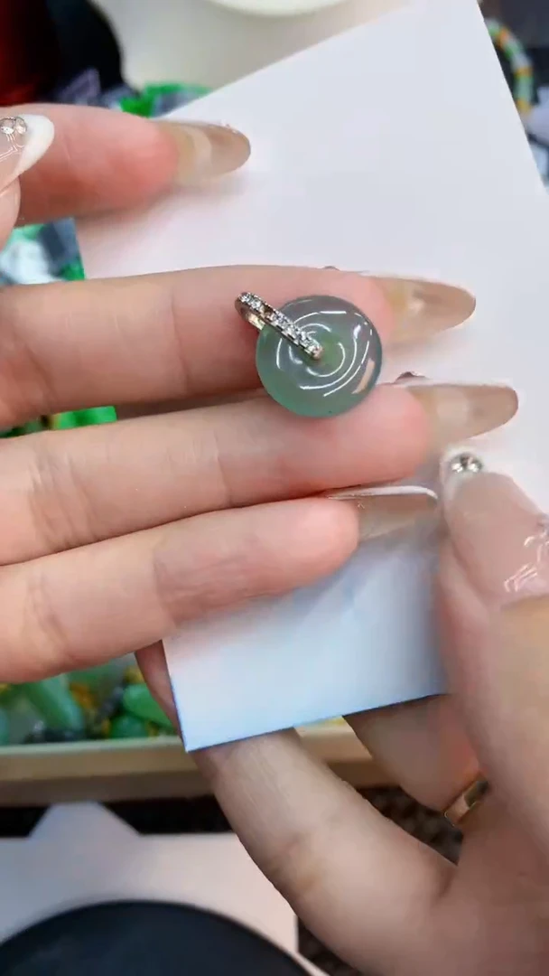 翡翠未镶嵌吊坠(不含链)1