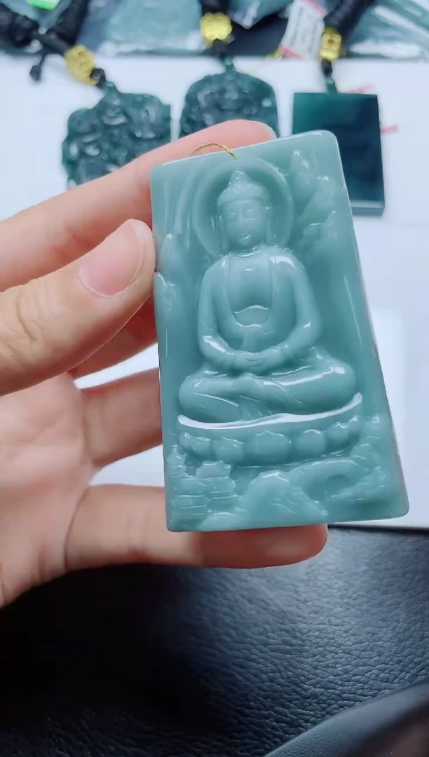 颈饰未镶嵌翡翠