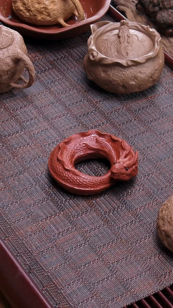 【闪购商品】紫砂摆件朱泥《鱼化龙》