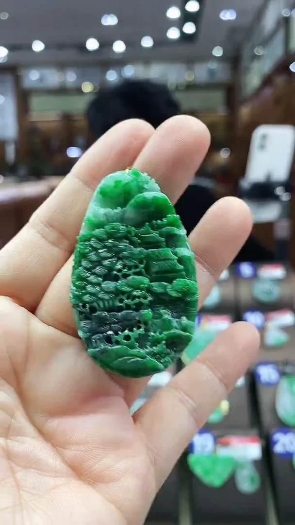 颈饰未镶嵌翡翠山水牌