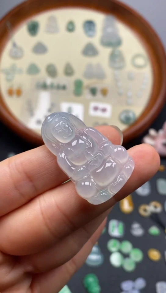 翡翠未镶嵌颈饰冰观音/芬