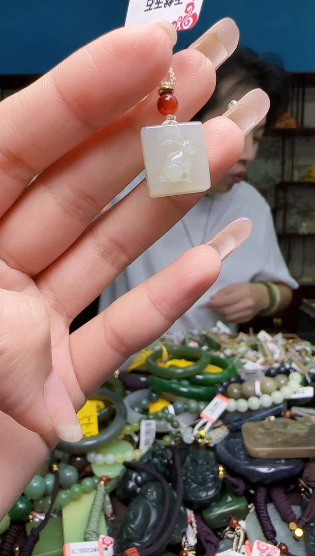 颈饰未镶嵌和田玉1