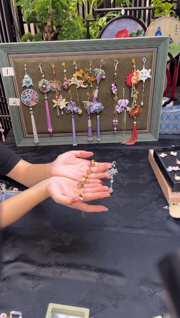 织绣L****?非遗苏绣饰品