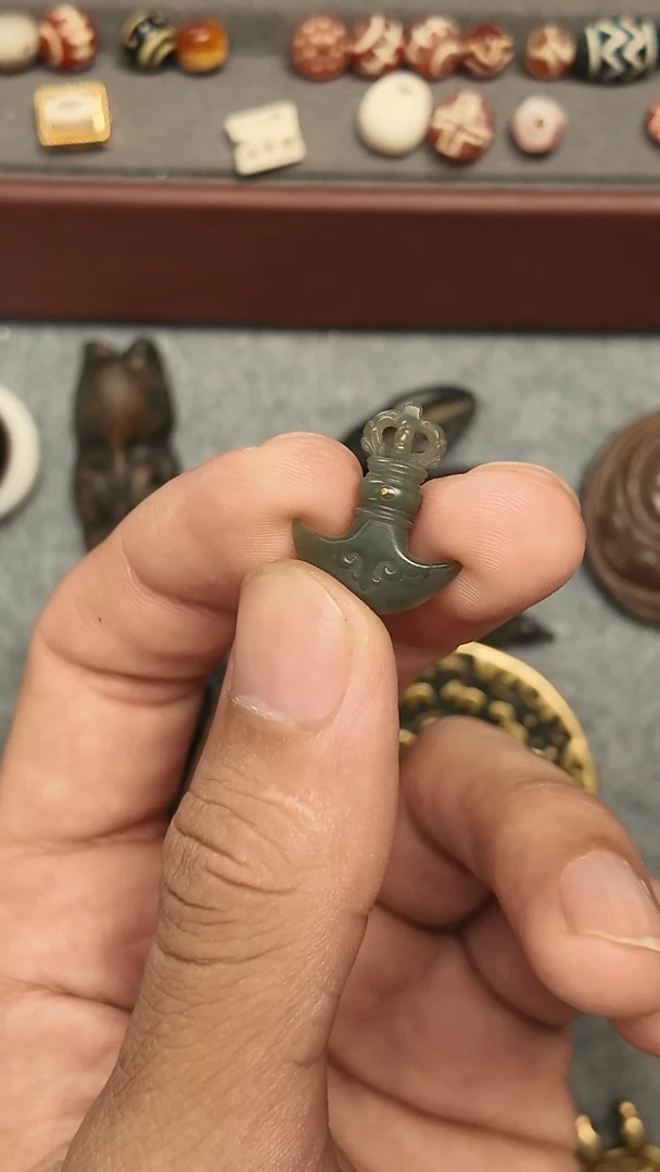 吊坠白玉菩提白**角月刀