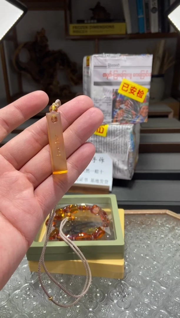 琥珀颈饰未镶嵌上上签