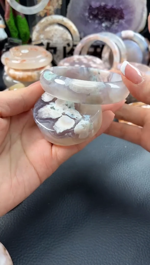 未镶嵌手镯（圆镯）石英质玉53