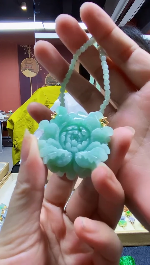 颈饰未镶嵌翡翠吊坠