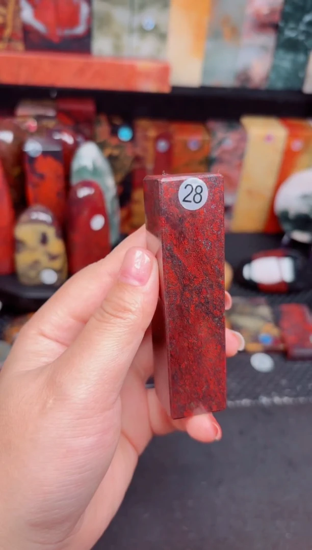 玉桂林鸡血玉印章摆件28