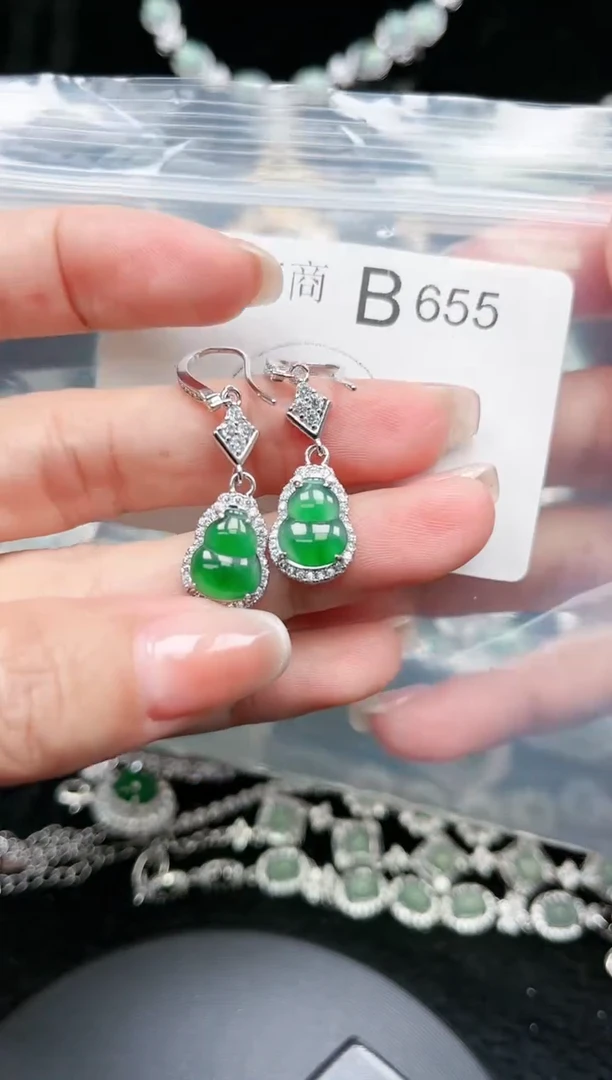 【闪购商品】翡翠颈饰未镶嵌赠皮绳655