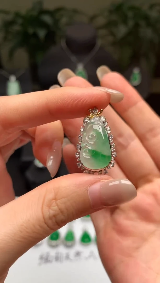 翡翠18K金镶嵌吊坠(不含链)如意