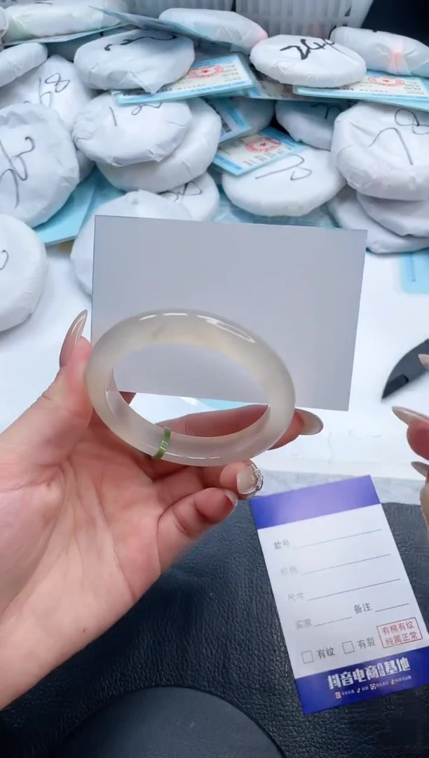 【闪购商品】石英质玉手镯未镶嵌3-V152-54