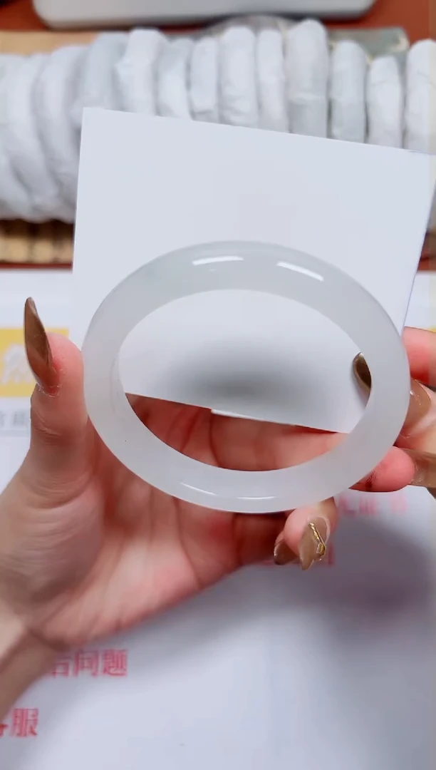 【闪购商品】石英质玉手镯未镶嵌K81-58.6