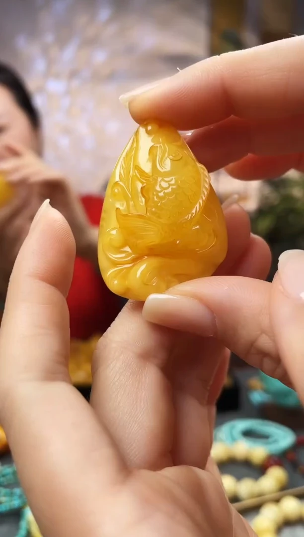 未镶嵌颈饰蜜蜡吊坠