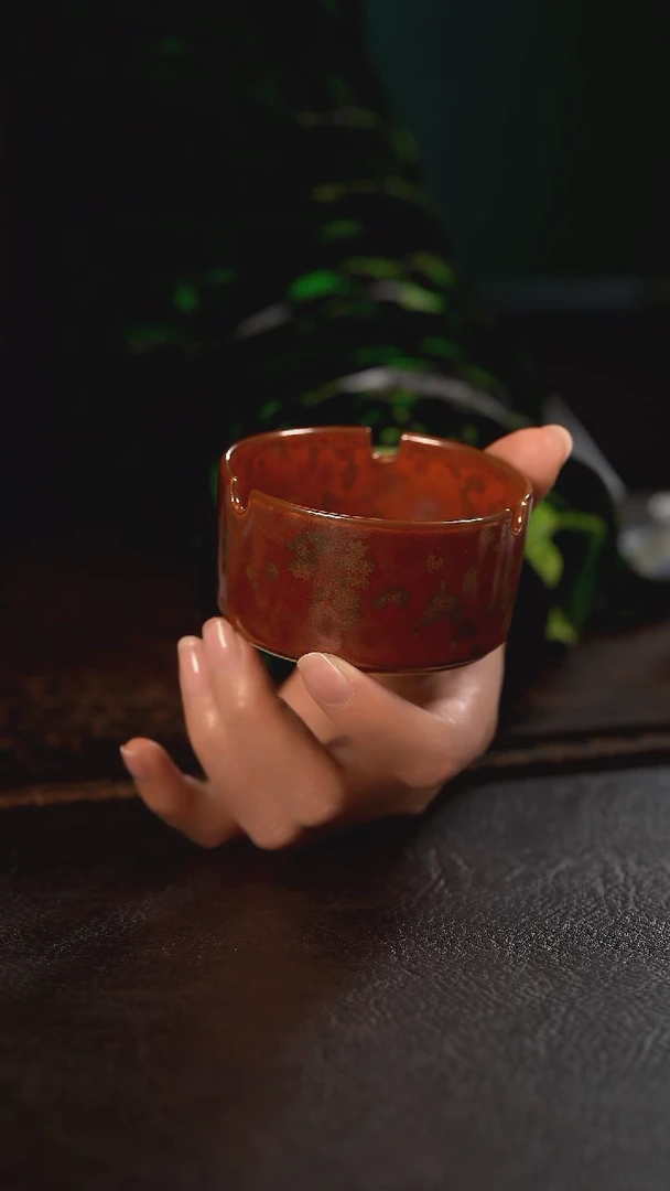 【闪购商品】杯聚澜堂红金花釉烟灰缸