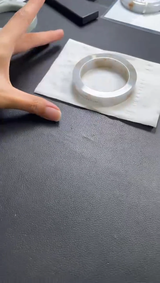 未镶嵌手镯定制翡翠一*喵手镯