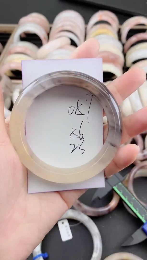 未镶嵌手镯石英质玉057