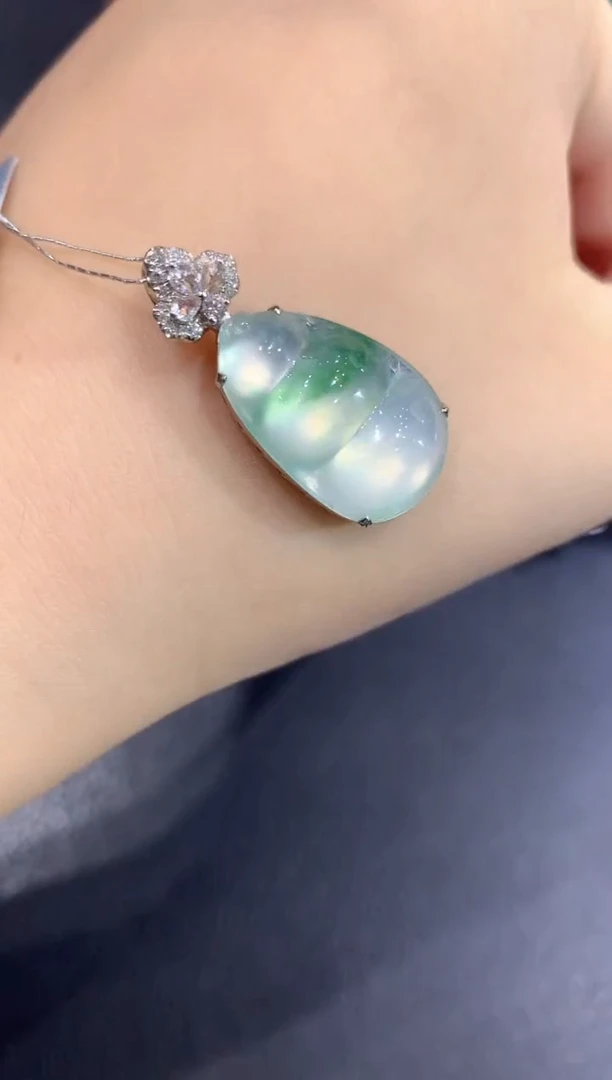 吊坠(不含链)18K金镶嵌翡翠105-吊坠