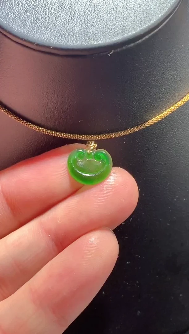 颈饰18K金镶嵌翡翠