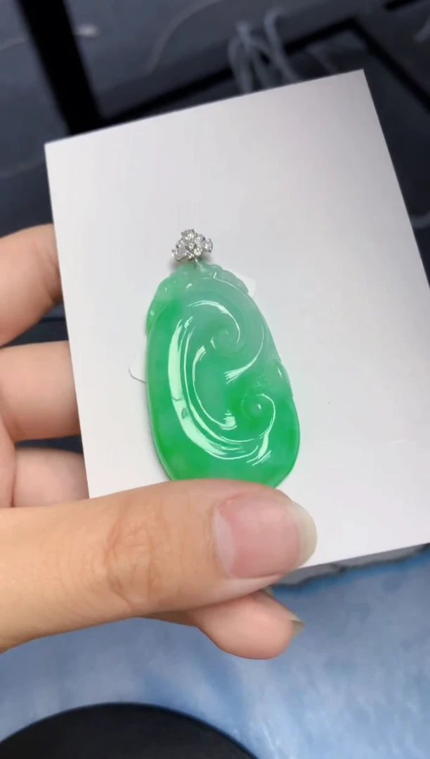 颈饰18K金镶嵌翡翠天然缅甸A货翡翠