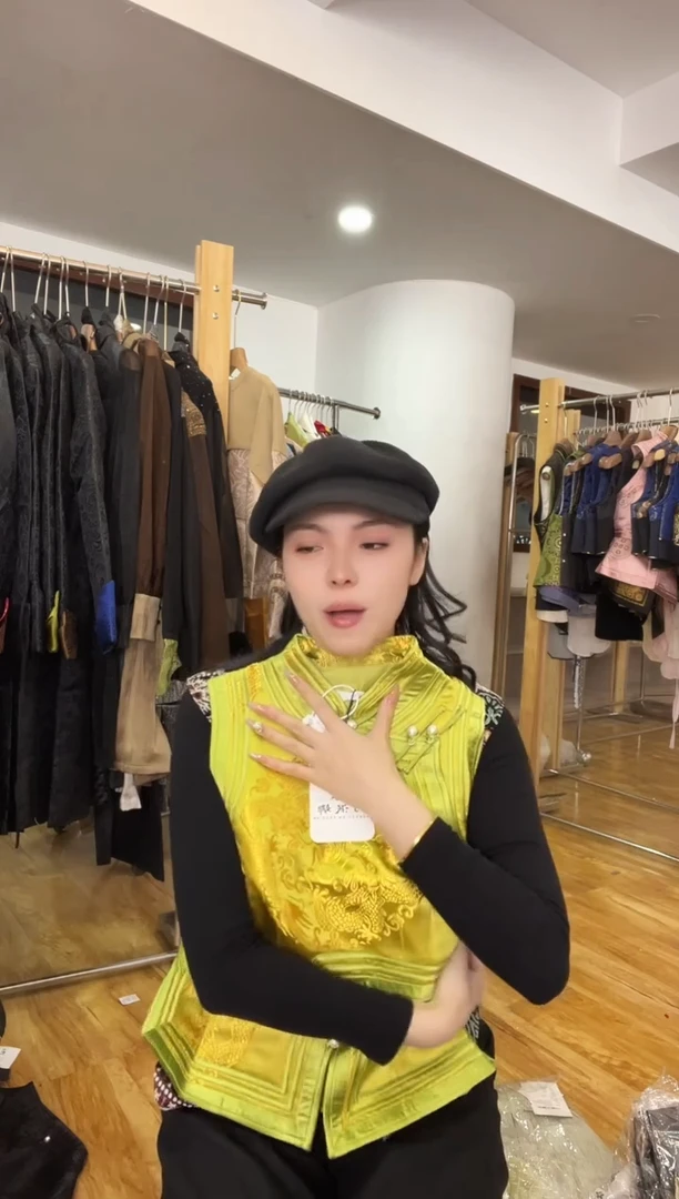 马甲       M码       80-105斤