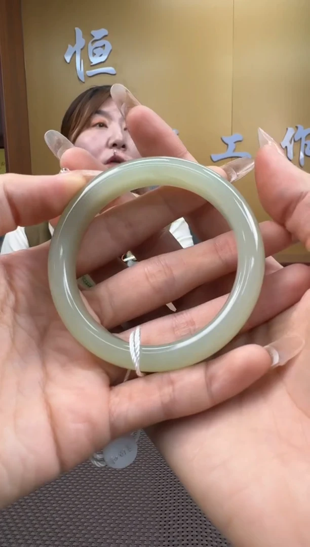 【闪购商品】和田玉手镯未镶嵌55