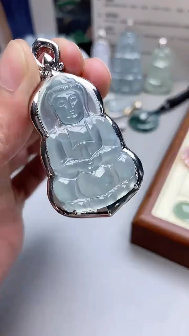 颈饰未镶嵌翡翠观音
