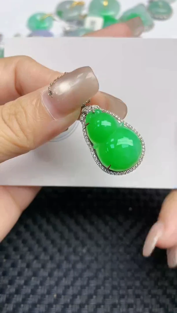 颈饰18K金镶嵌翡翠天然缅甸A货翡翠百元以上9元证书费自理