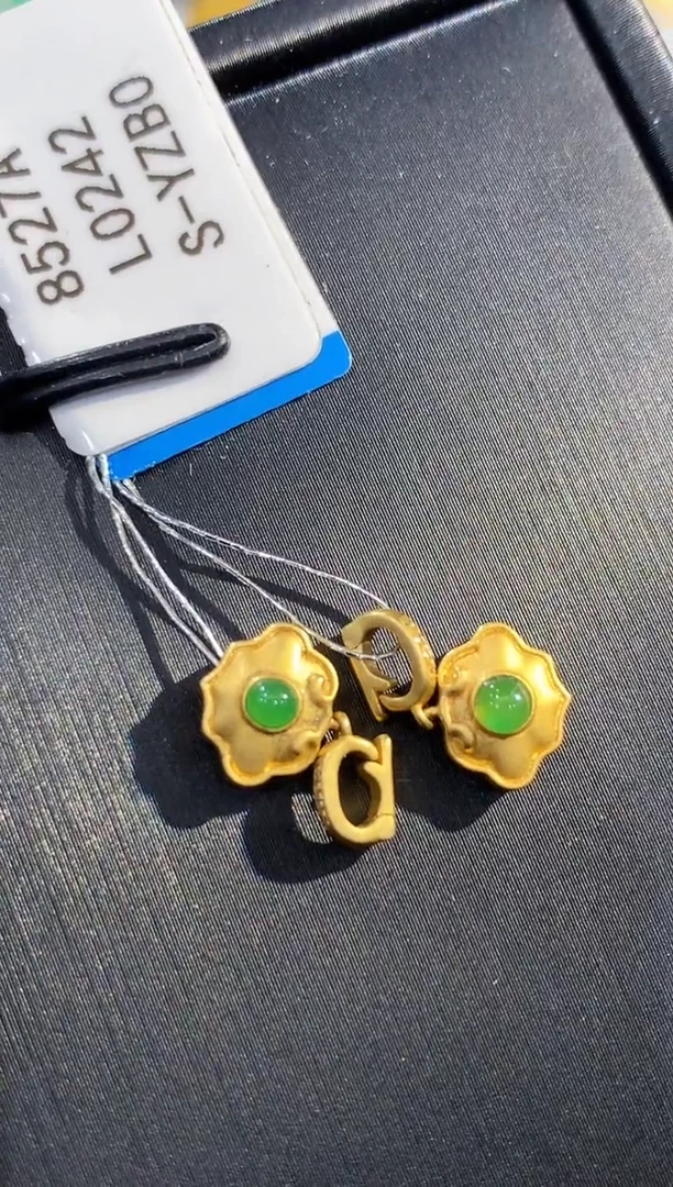 吊坠(不含链)18K金镶嵌翡翠多样性发其一