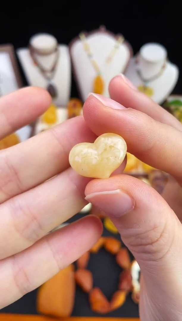 琥珀未镶嵌珠宝奇石柒月