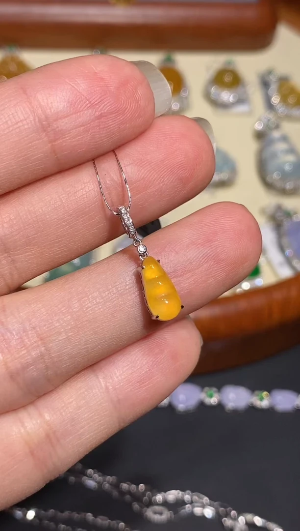 【闪购商品】翡翠吊坠(不含链)18K金镶嵌吊坠