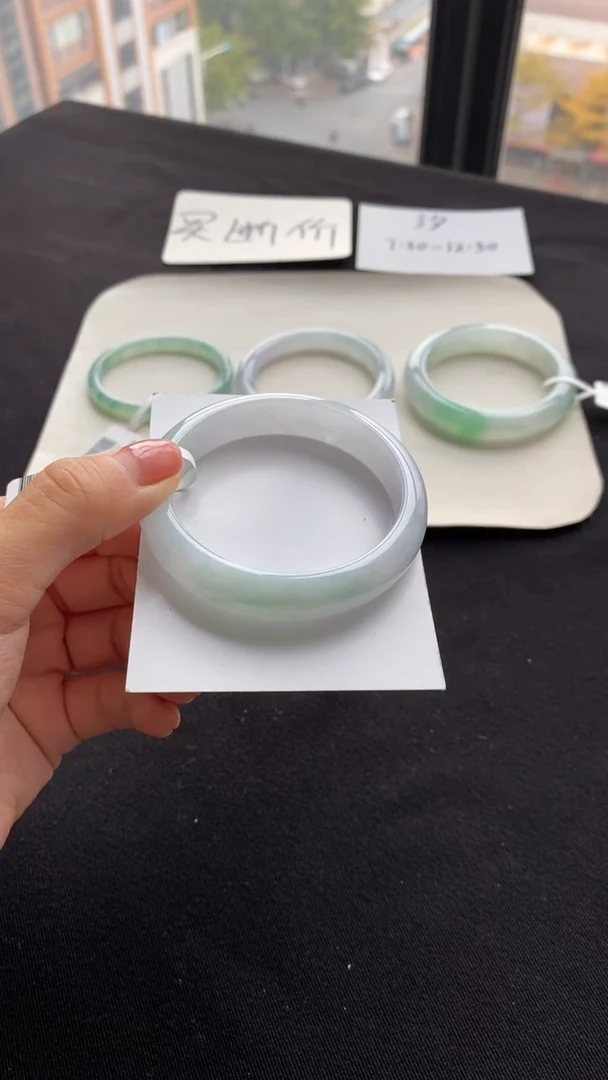 【闪购商品】翡翠手镯未镶嵌53正圈--不退不换