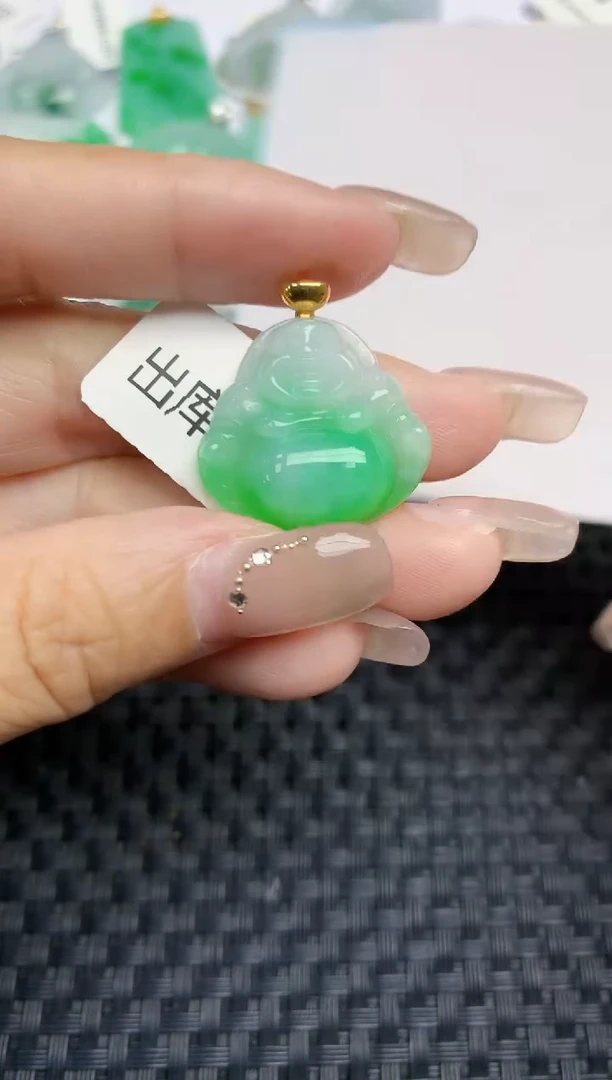 颈饰18K金镶嵌翡翠 天然缅甸A货翡翠百元以上9元证书费自理