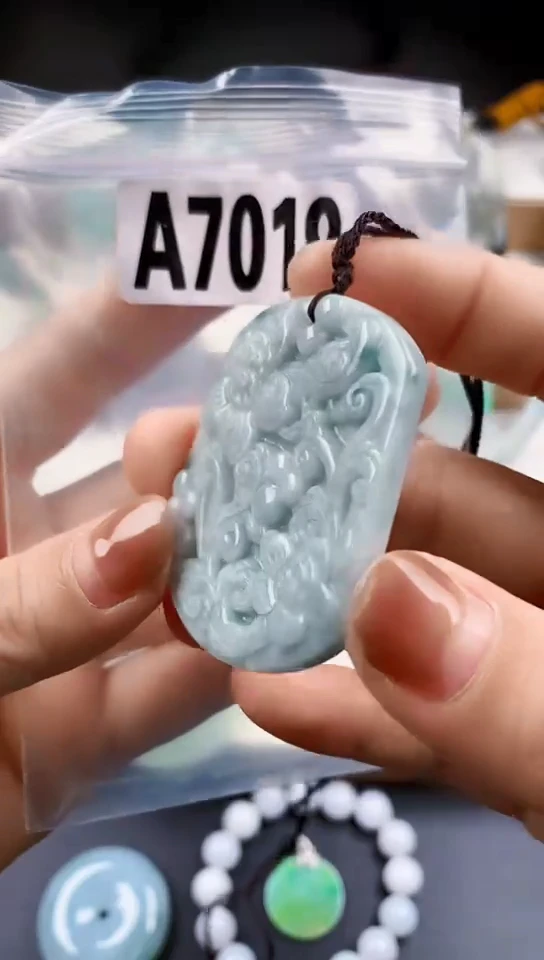 颈饰未镶嵌翡翠天然翡翠吊坠挂件