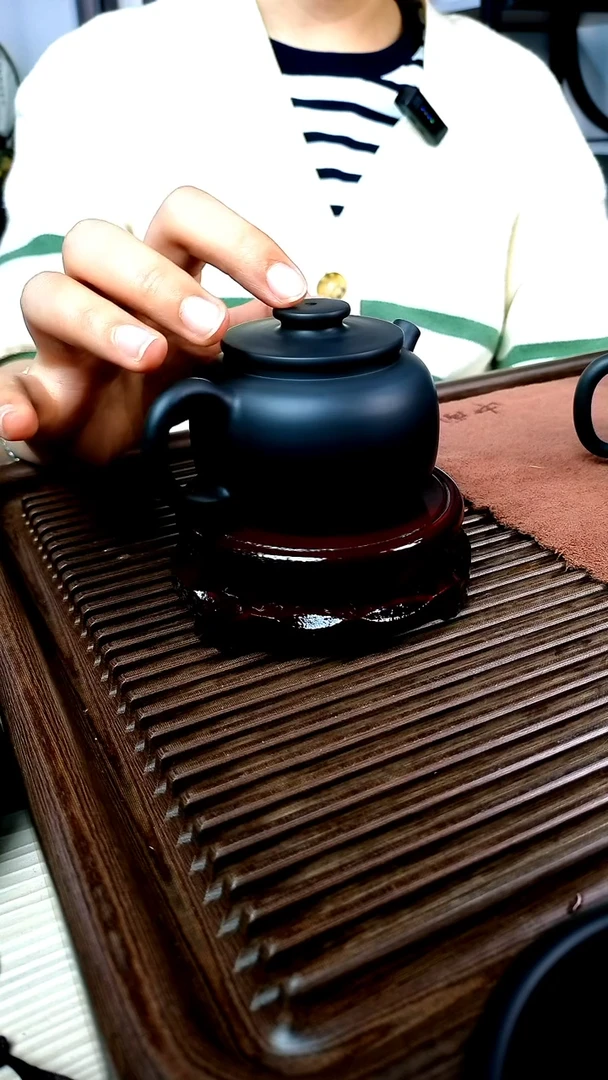 用****0云南建水紫陶-巨轮珠素壶130ml送茶巾礼盒
