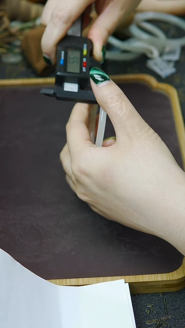 未镶嵌手镯和田玉59圈口 藕粉叮当手镯