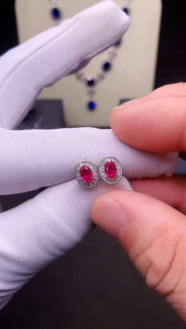 银S925镶嵌耳饰红宝石······