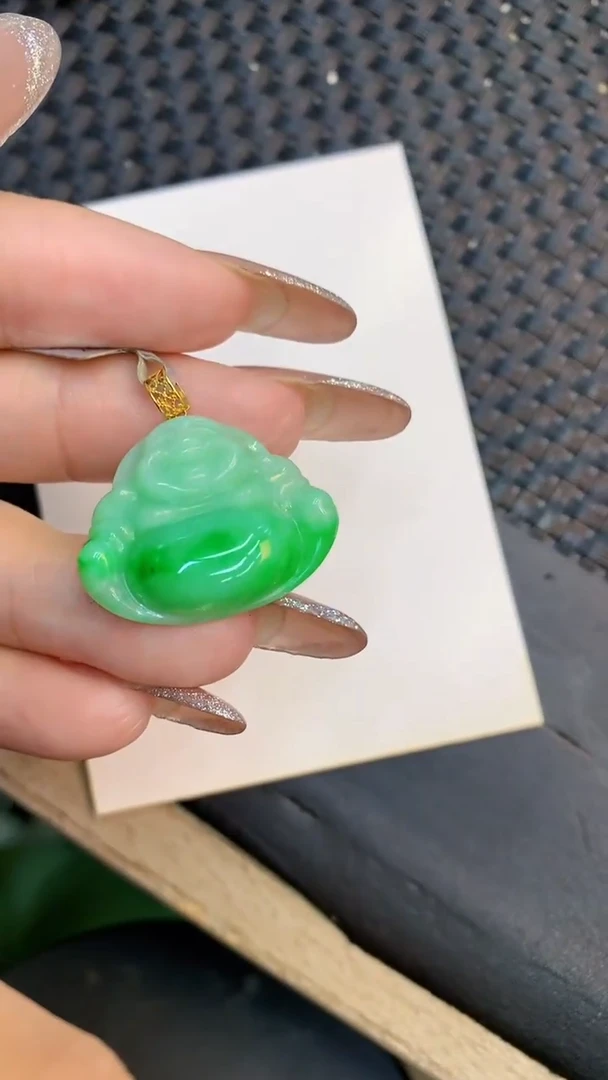 颈饰18K金镶嵌翡翠1