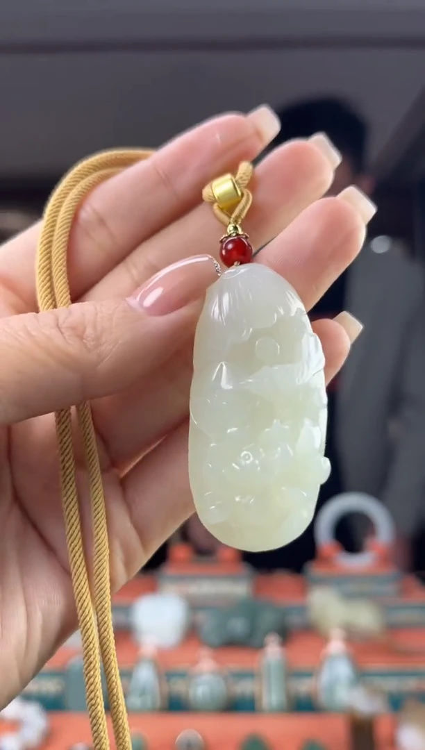 颈饰未镶嵌和田玉佩佩