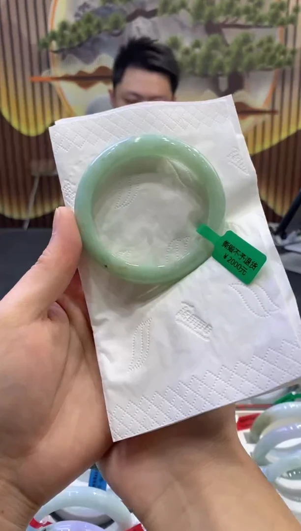 翡翠手镯未镶嵌多人07167