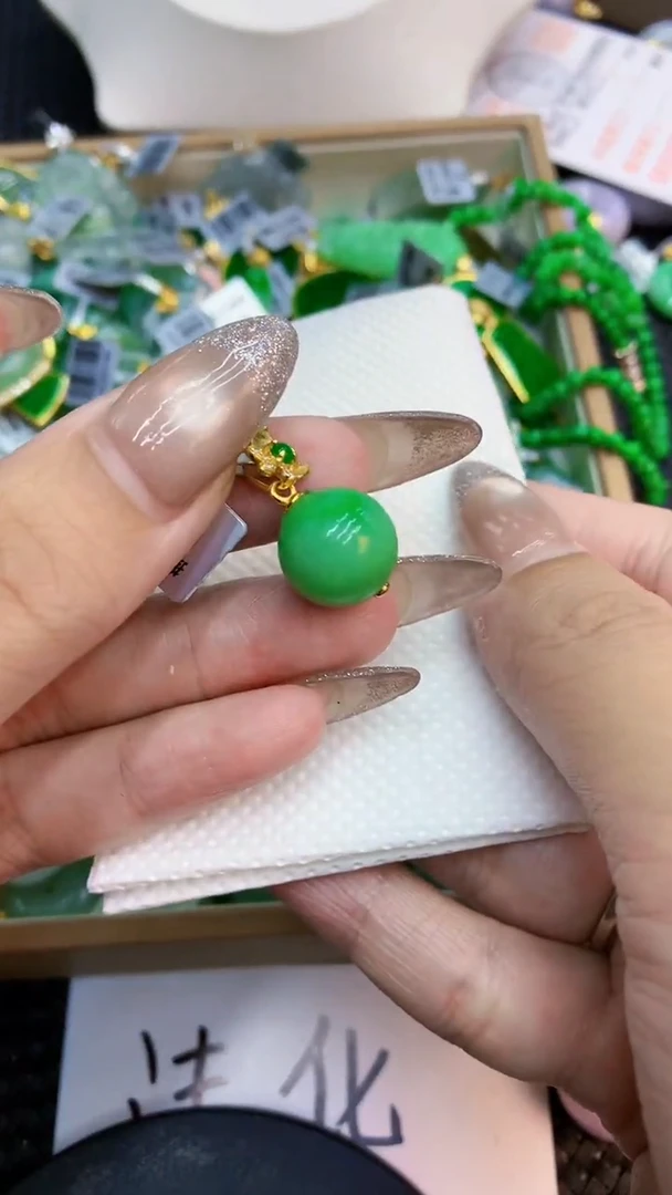 颈饰未镶嵌翡翠1