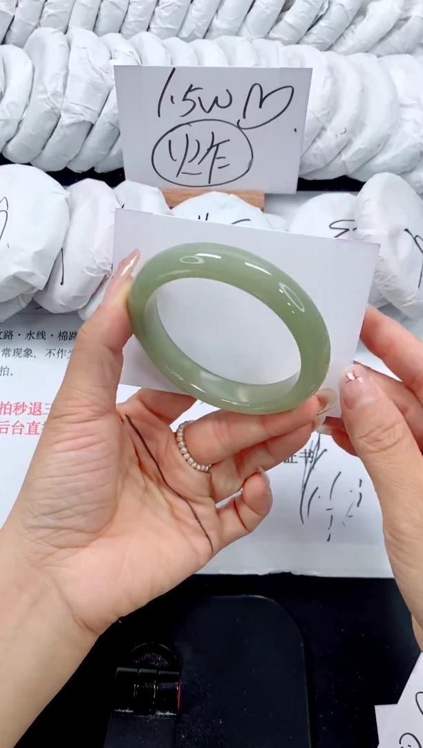 未镶嵌手镯石英质玉224-56.8