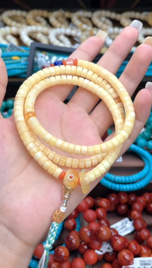 未镶嵌琥珀珠宝奇石A021